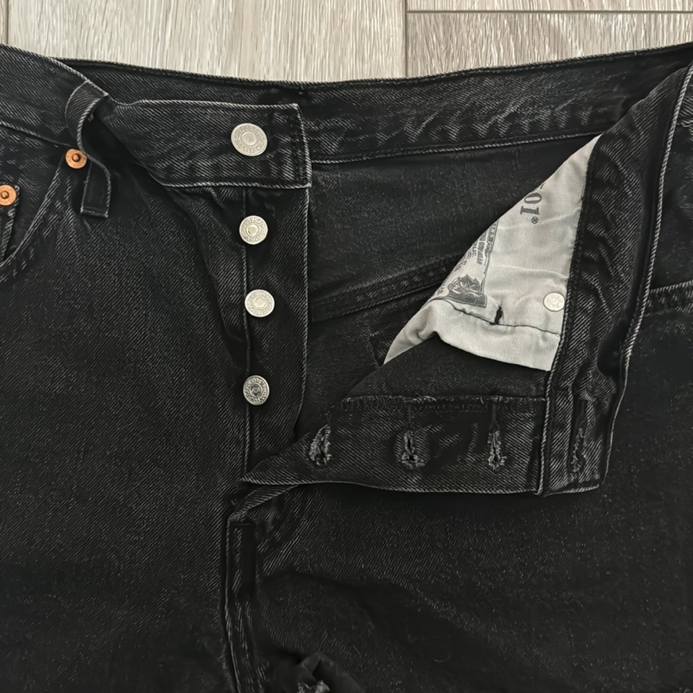 501 Levi Black Jean Shorts, Size W30 - Picture 11 of 14